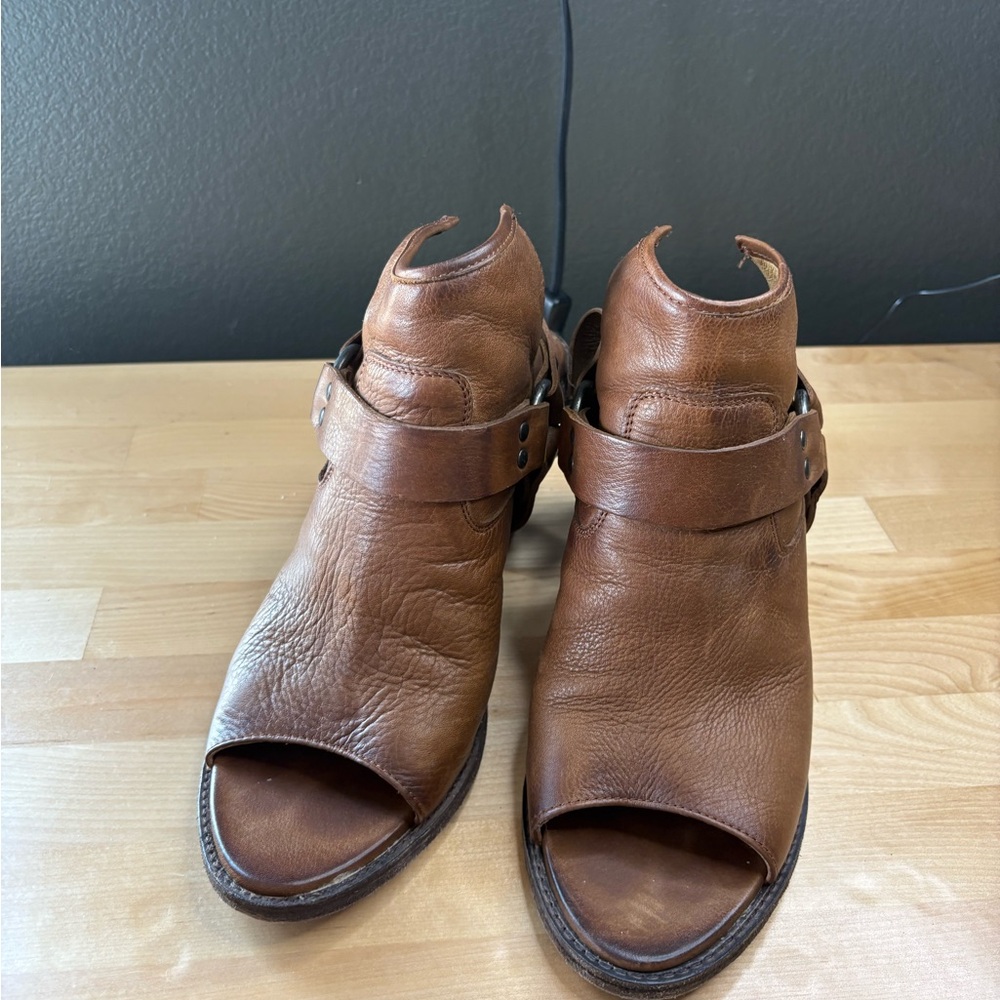 Frye Brown Leather Sandals Casual Comfort